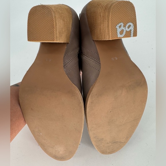 Jeffrey Campbell Rosalee WOMEN Bootie in Taupe - Picture 8 of 10